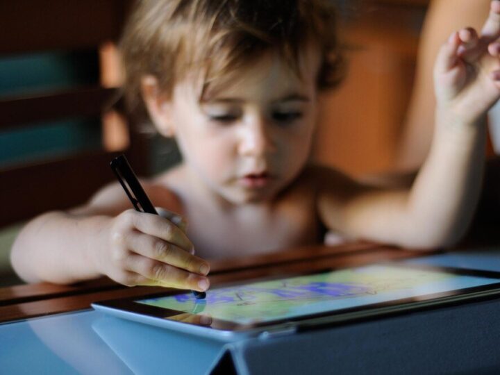 Tablet graficzny do rysowania dla dzieci – jak dobrze wybrać?